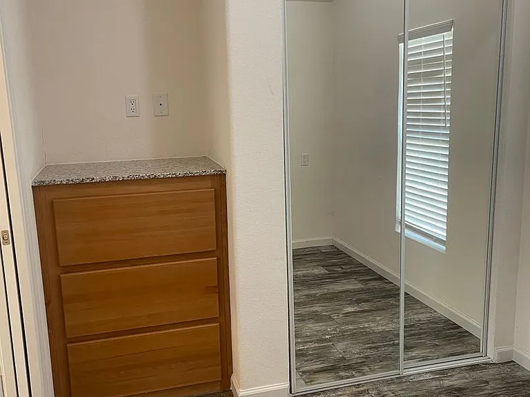 2646 Sharon Ave — Photo 17