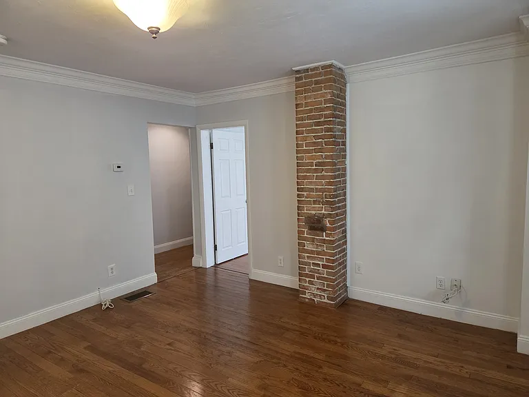 18-26 Bowen St #1 — Photo 14