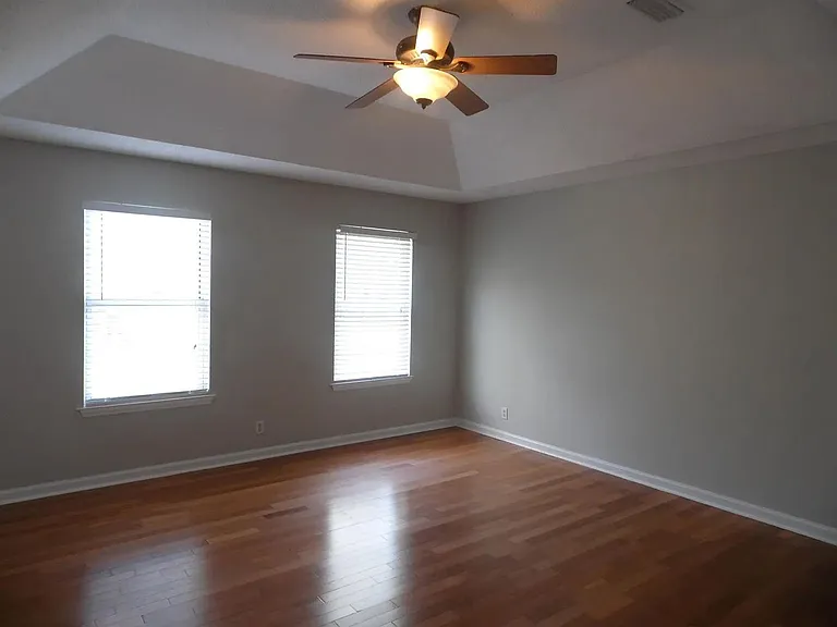 147 Royal Dr — Photo 11
