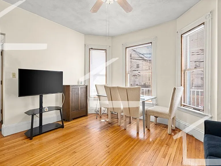 34 Foster St #1 — Photo 2