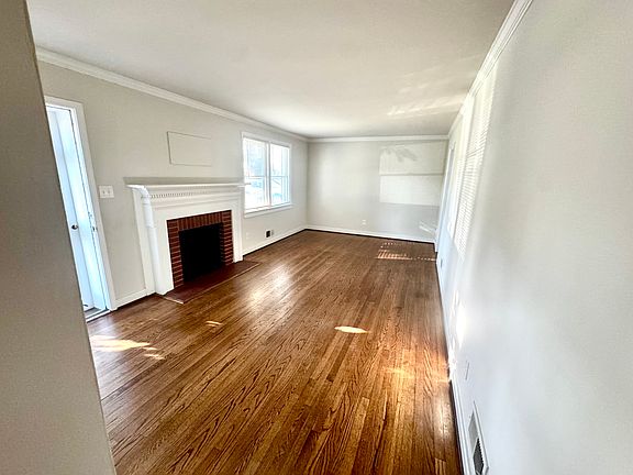 4th image of 828 Pepper Ave
