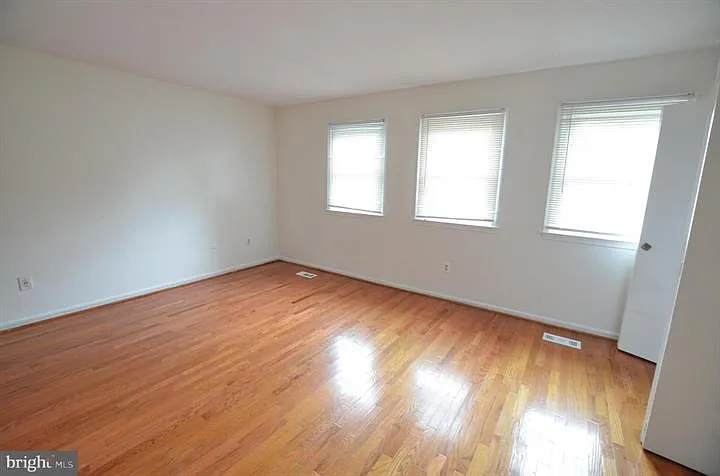 8426 Towne Crest Ct — Photo 15