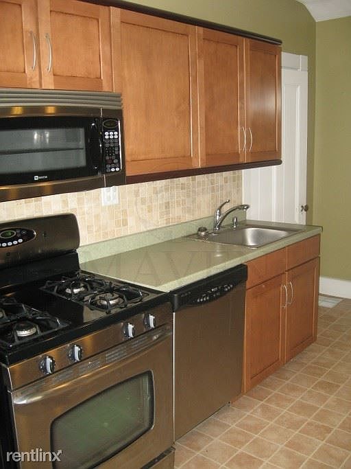 2nd image of 371 Medford St
