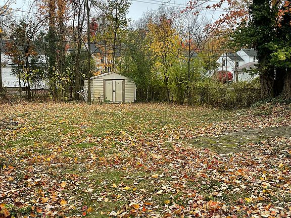 3rd image of 19500 Lanbury Ave