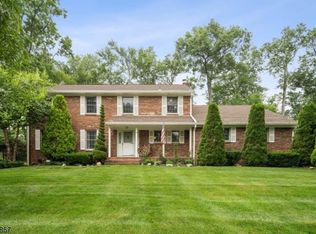 18 Knollwood Rd, Whippany, NJ 07981