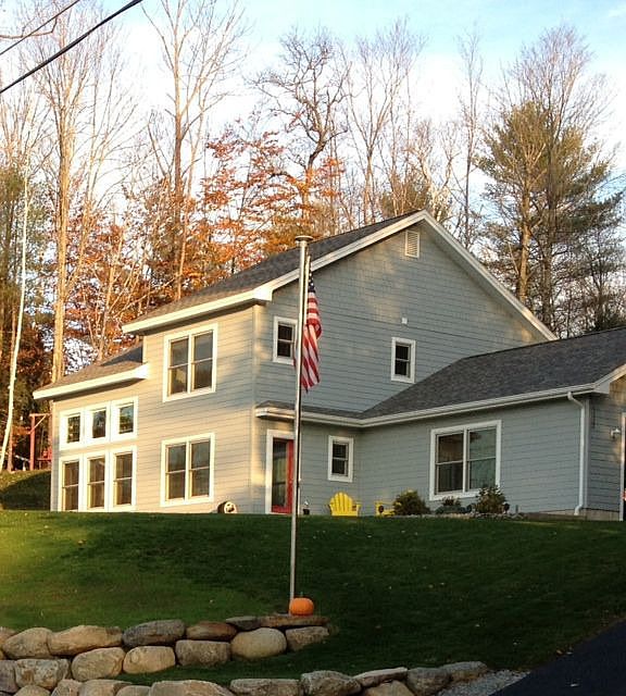 house overlooks lake