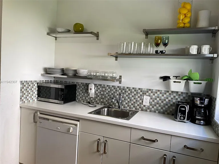 1011 9th St #8 — Photo 10