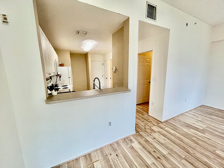1209 Main St #307 — Photo 3