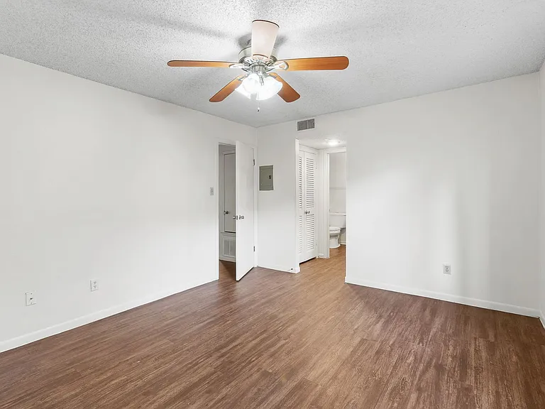 LBJ Apartments — Photo 17