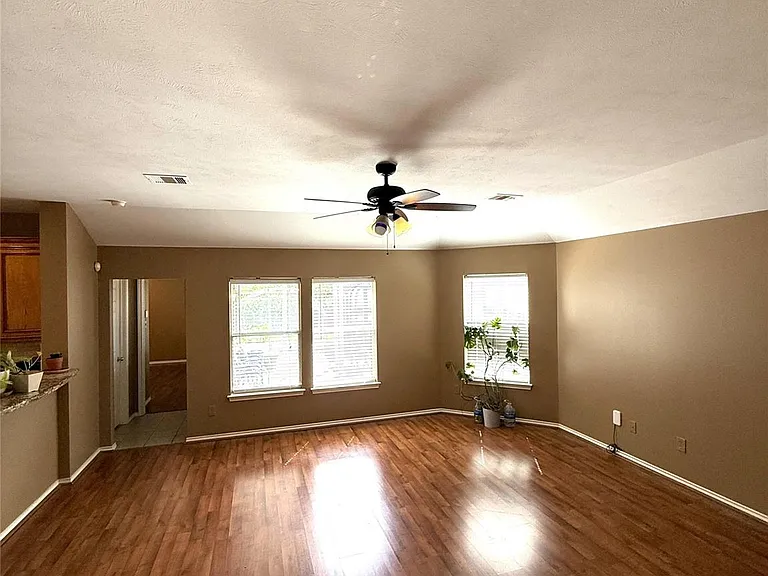 3906 Eastland Lake Dr — Photo 7