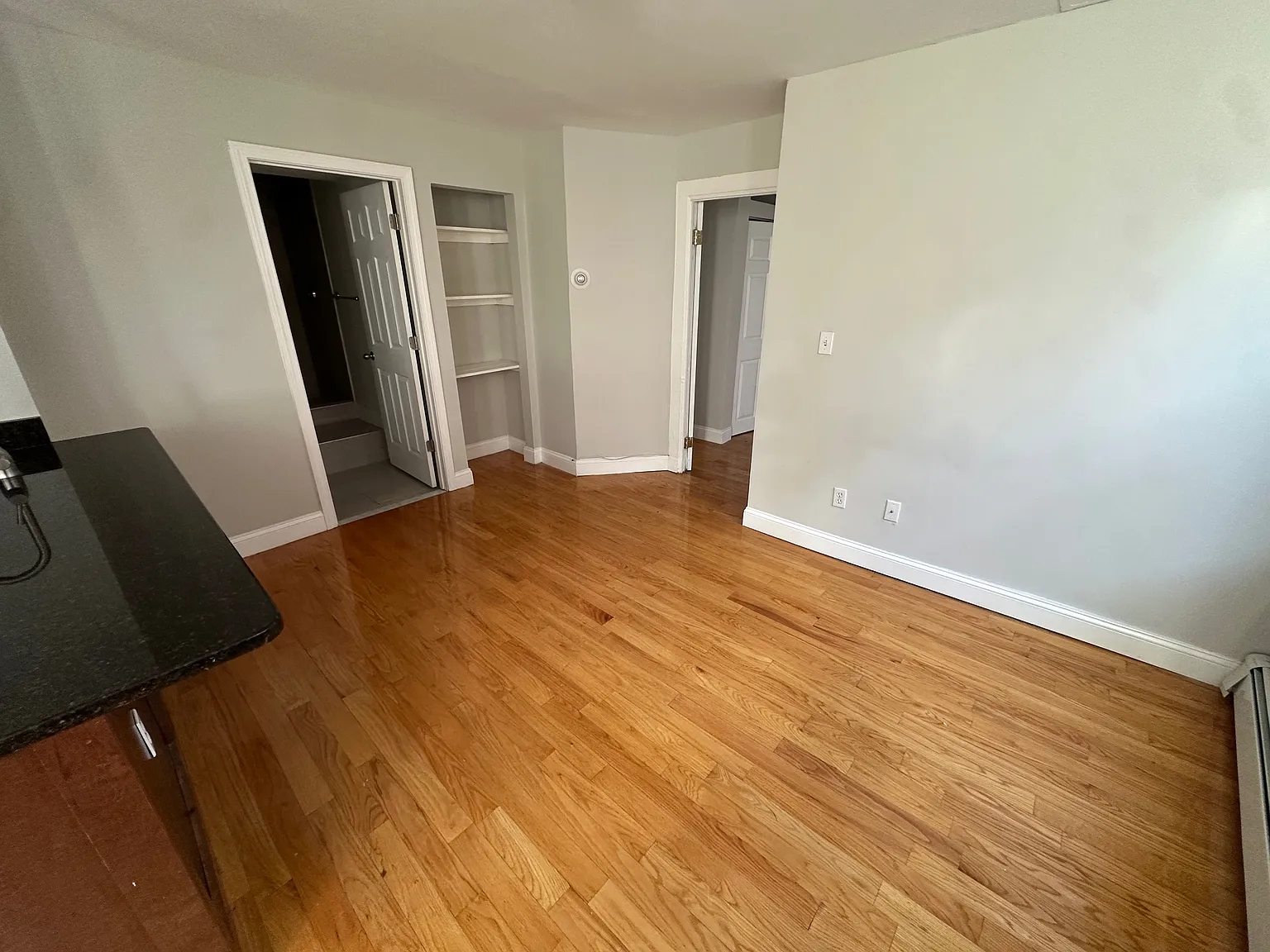 2 bed, 999 sqft, $3,800 — Photo 4