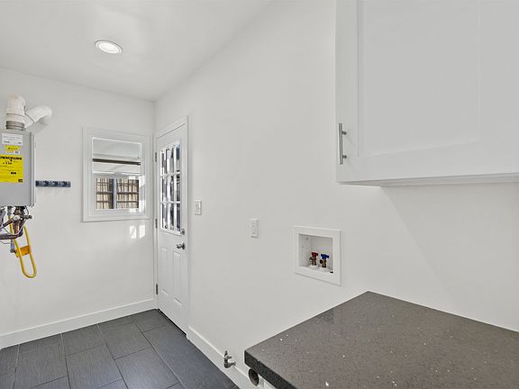 5th image of 716 1/2 W Glenoaks Blvd