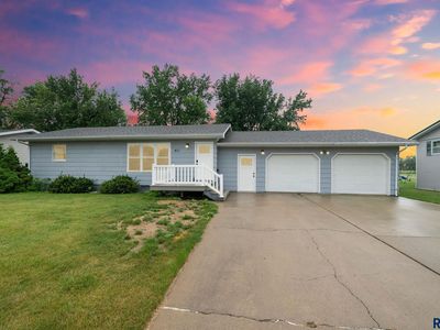 411 N Douglas St, Howard, SD, 57349