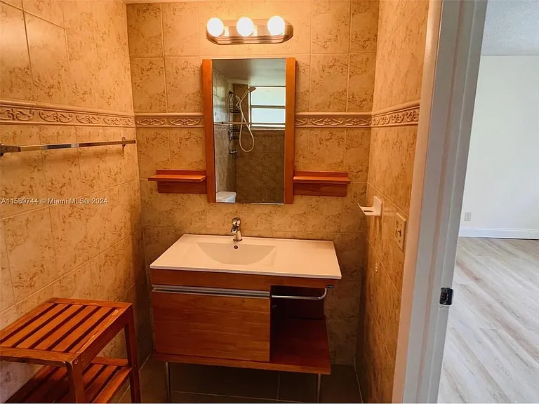 6534 SW 41st St — Photo 10
