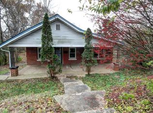 52 Columbia St, Algood, TN 38501