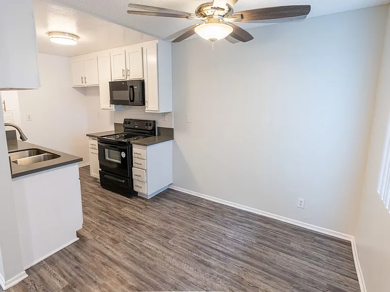 951 S. Oxford Ave. — Photo 48