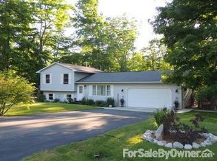 8025 Woodside Ct, Traverse City, MI 49684