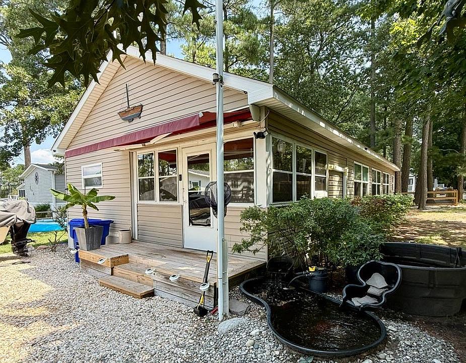 1st image of 27303 Waters Edge Rd