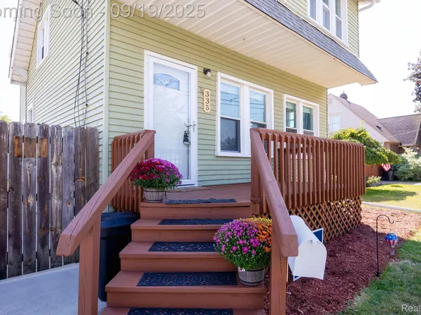 335 6th St, Wyandotte, MI 48192