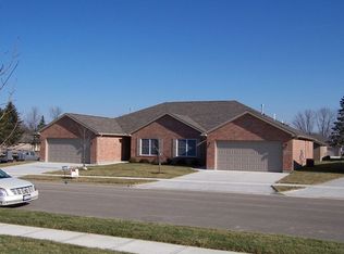 307 Lauren Circle Dr, Englewood, OH 45322