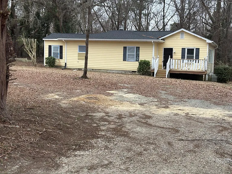 308 Earp St — Photo 2