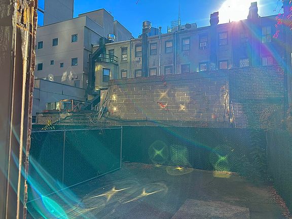 5th image of 310 W 47th St APT 1C