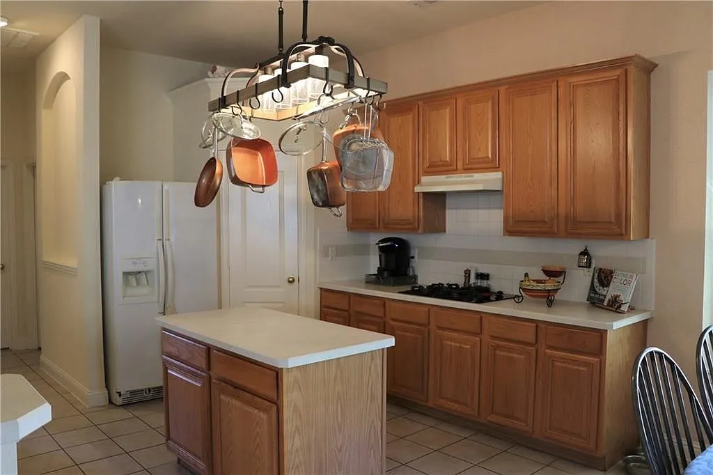 Spacious 4 bedroom home in Murphy! — Photo 2