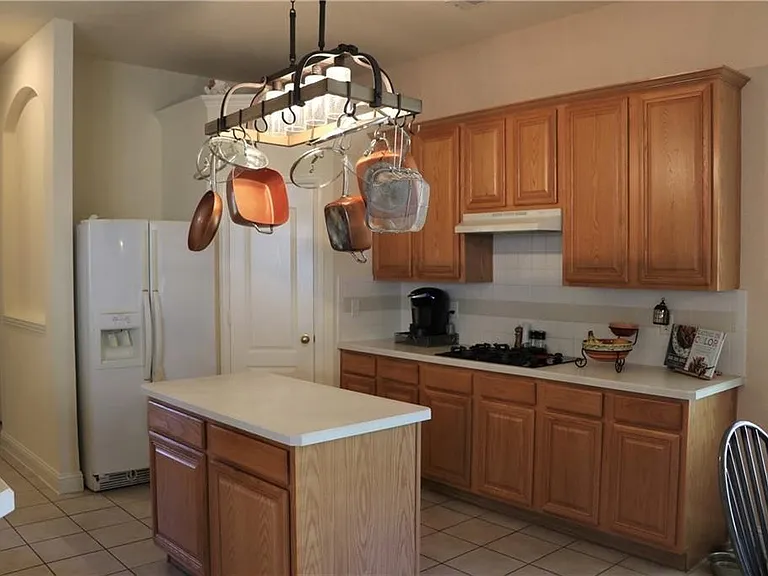 123 Hillcrest Dr — Photo 2