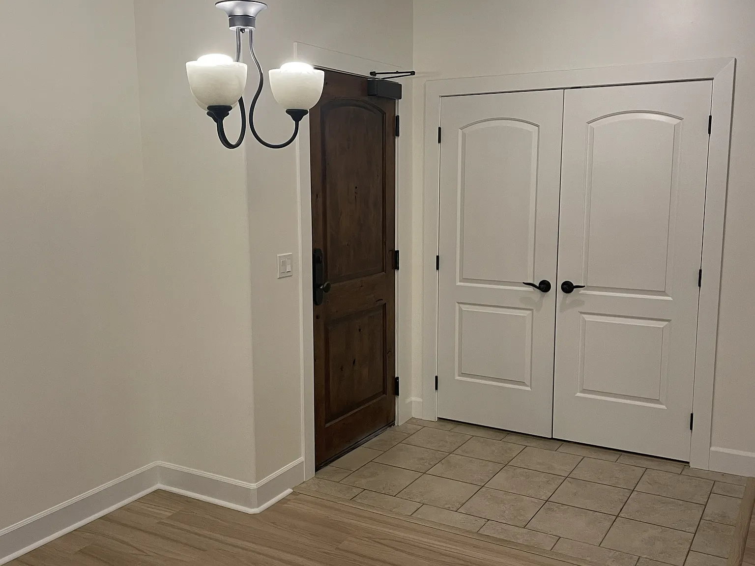 2 bed, 1083 sqft, $2,150 — Photo 2