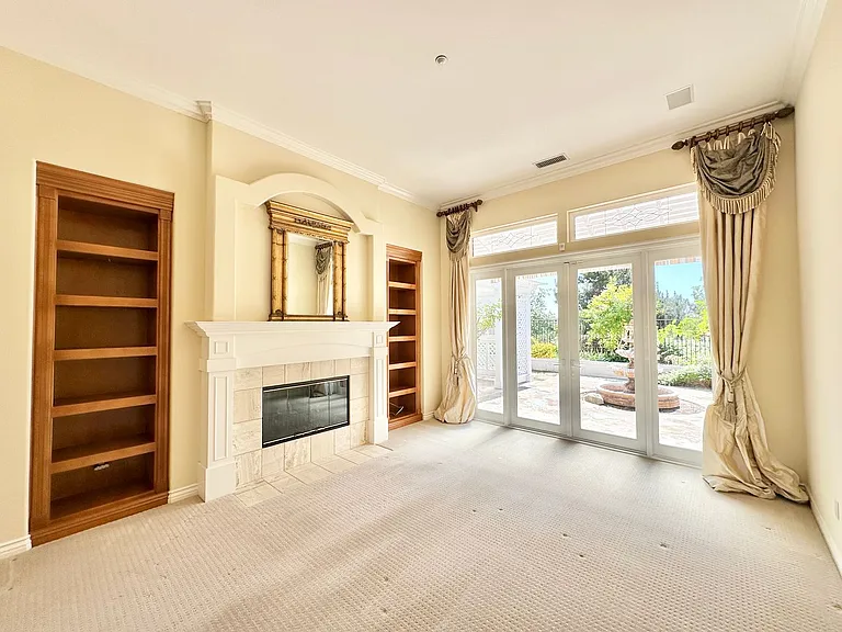 933 Highland Park — Photo 7