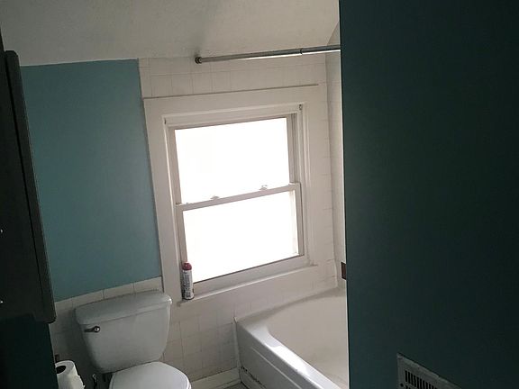 3rd image of 820 Luttrell St #3