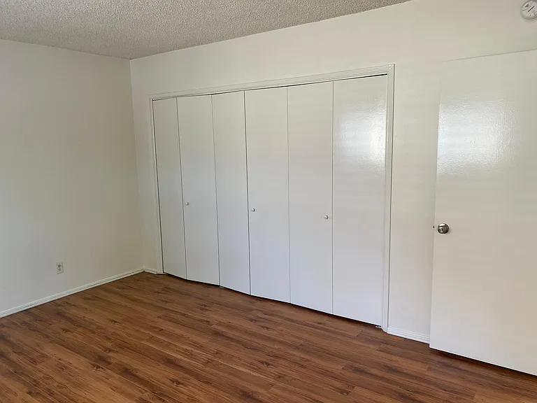 4160 Duquesne Ave #3 — Photo 11