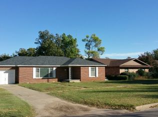 812 N Oklahoma Ave, Mangum, OK 73554
