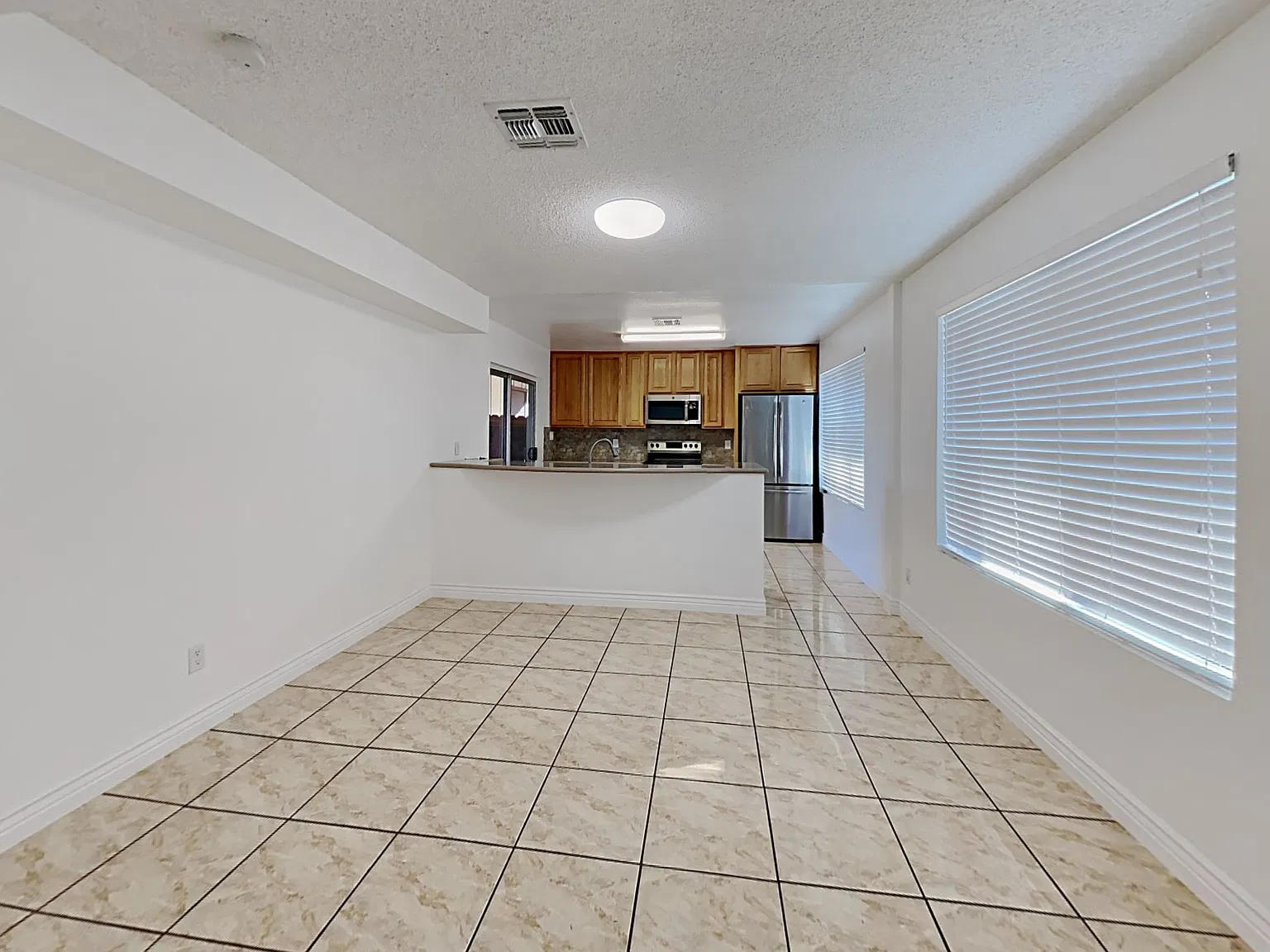 2402 W Altadena Ave — Photo 4