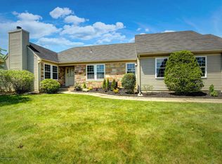 15 Dorchester Dr, Monroe Township, NJ 08831