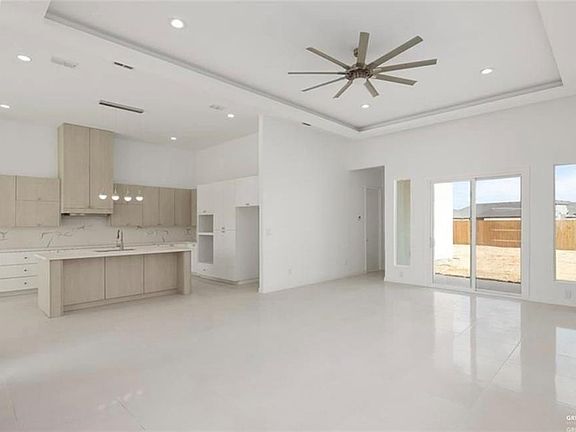 3rd image of 1912 E Ridgeway Cir