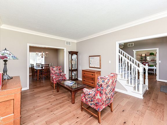 3rd image of 1385 Edinburgh Dr