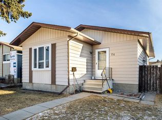 24 N Bedford Rd NE, Calgary, AB T3K2K8