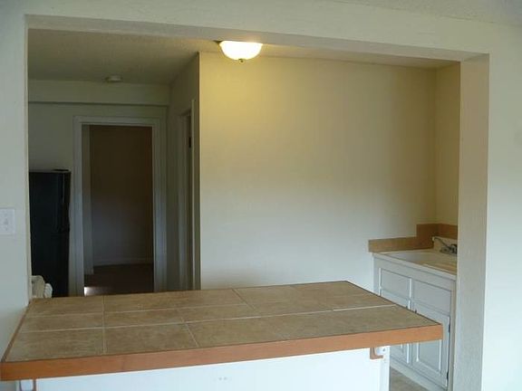 2nd image of 902 Washington Ave APT 6