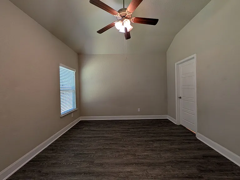 1211 Old FM 306 — Photo 10