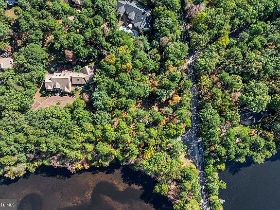 3rd image of 100 Hinchman Rd