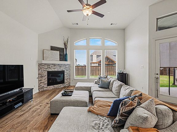 4th image of 16417 Sunnyland Dr