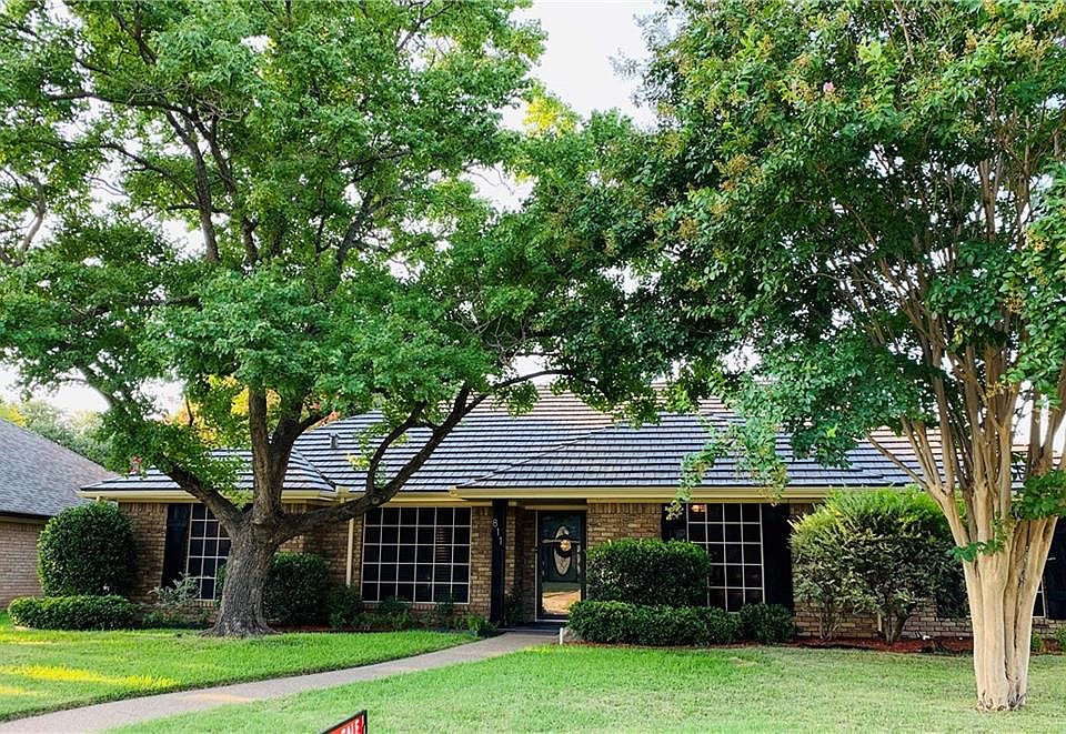 1st image of 811 Autumn Lake Dr