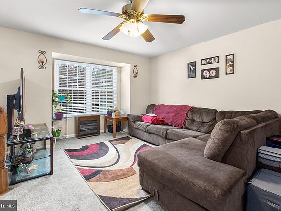 5th image of 607 Kings Crest Dr