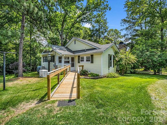 5th image of 813 Montreat Rd