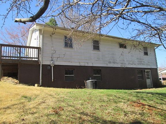 3rd image of 50 Robin Rd