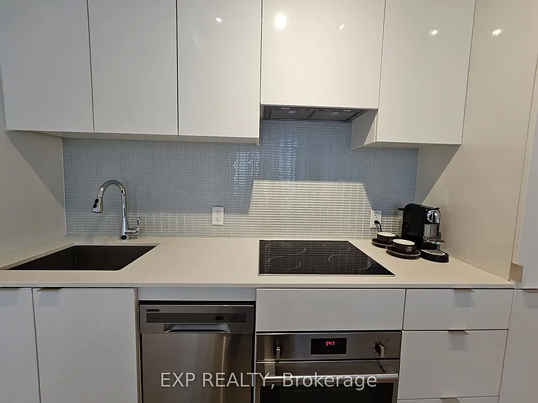 7 Grenville St #1209 — Photo 11