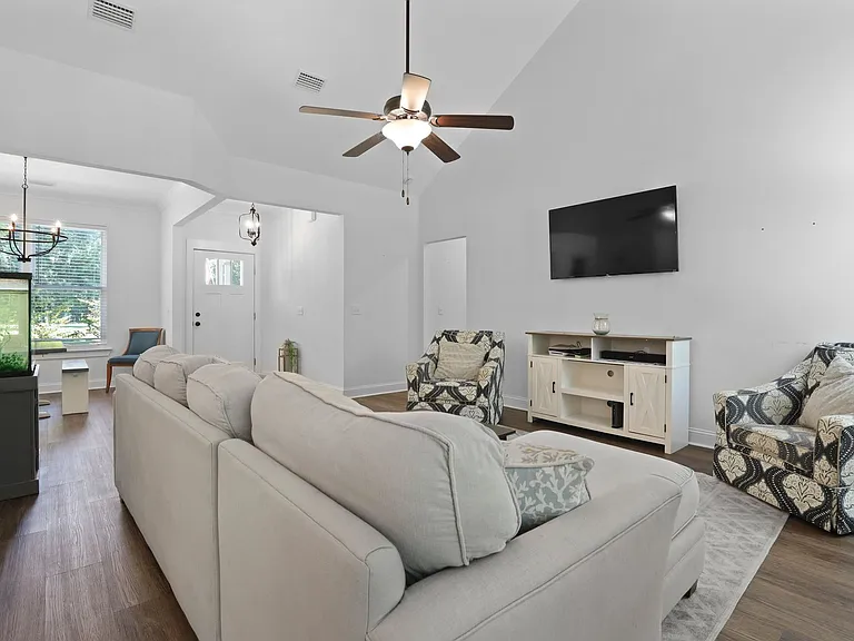 1003 Dolphin Ct NE — Photo 15