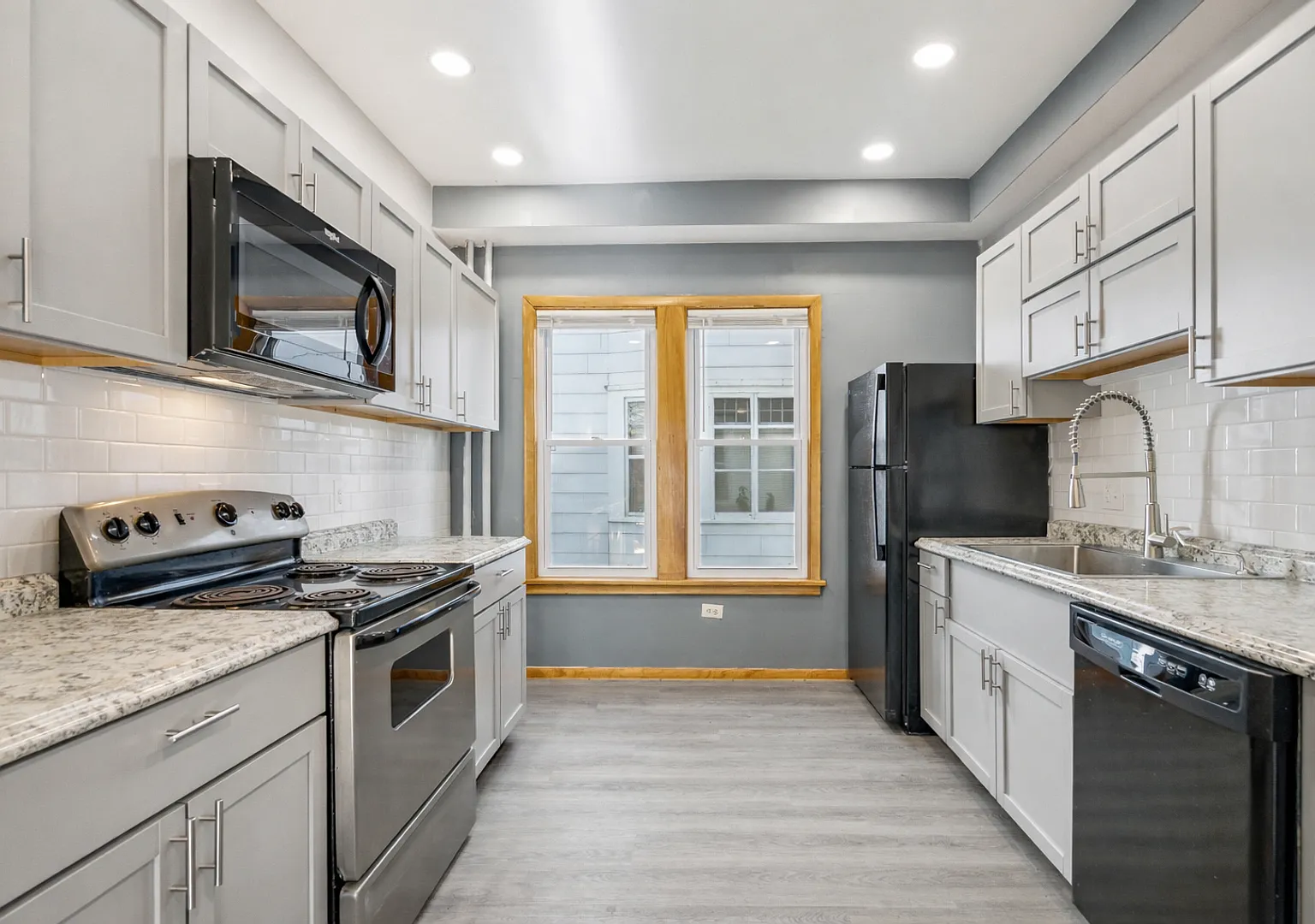 1704 Ashland, St. Paul (Available June 1st)- 7 Bedroom 3 Bathroom — Photo 3