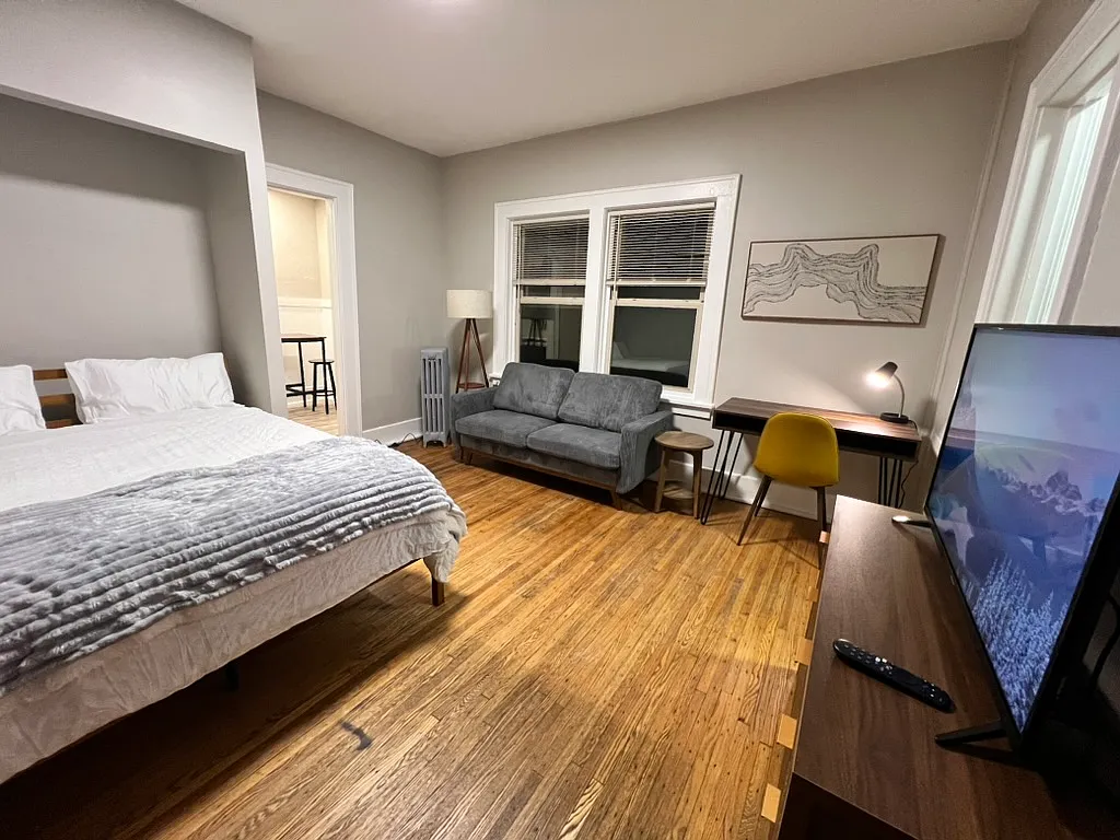 Studio, 400 sqft, $1,200 — Photo 1